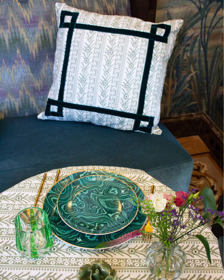 BROWN SQUARE TABLECLOTH (green)