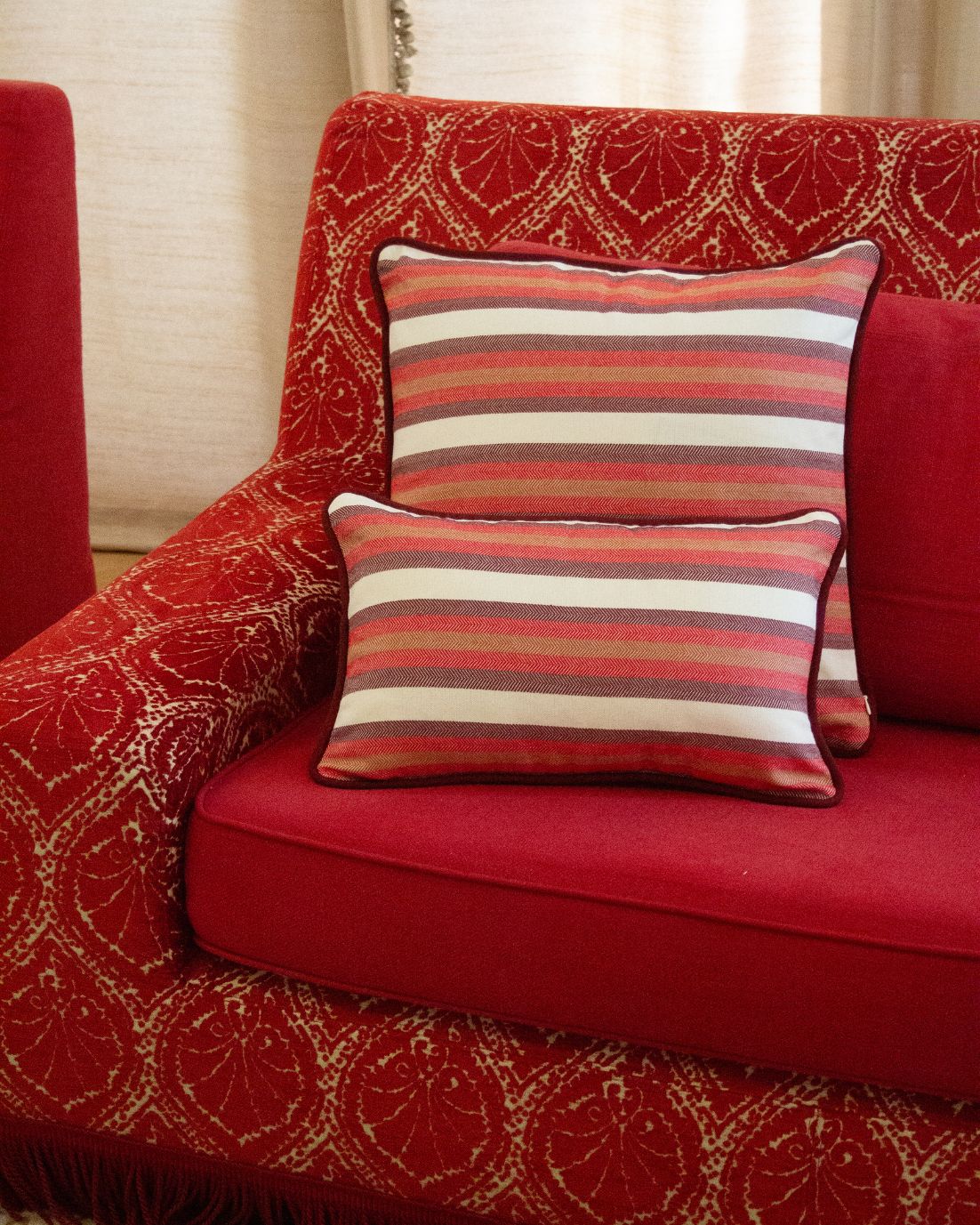 SMALL PEARL CUSHION (red)