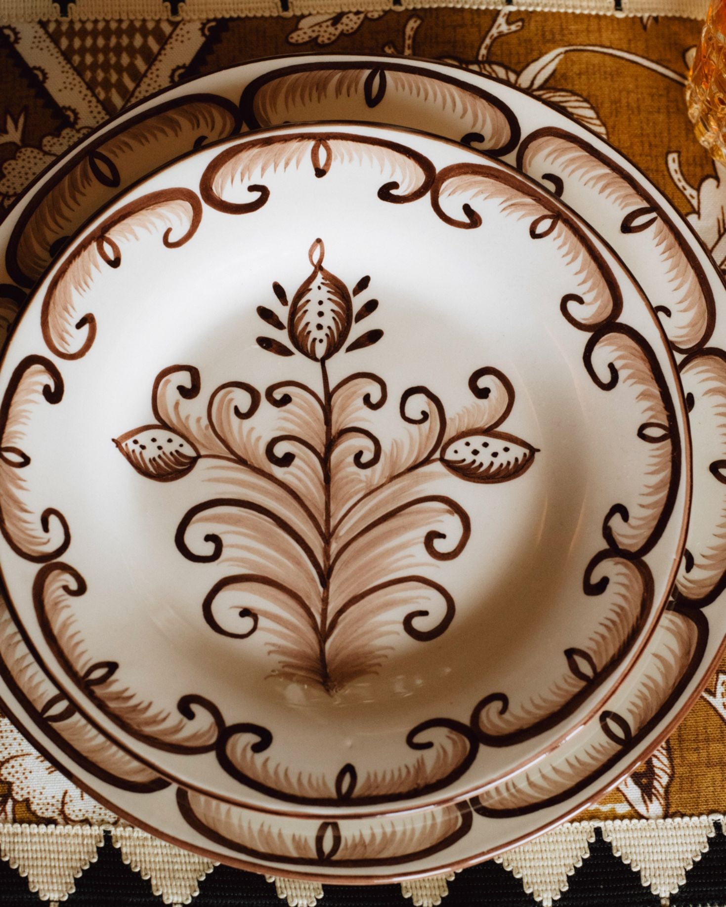 BROWN CARNATION PLATE