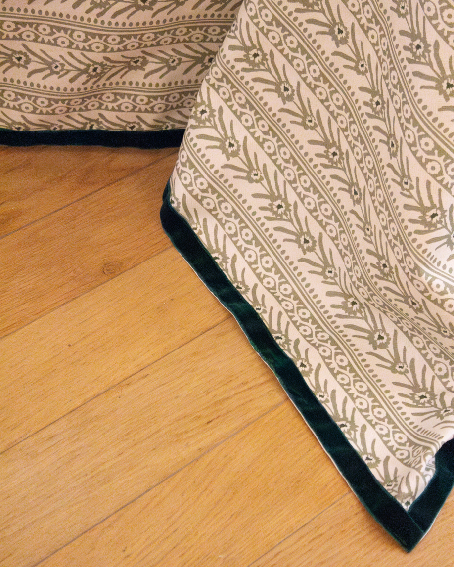 BROWN SQUARE TABLECLOTH (green)