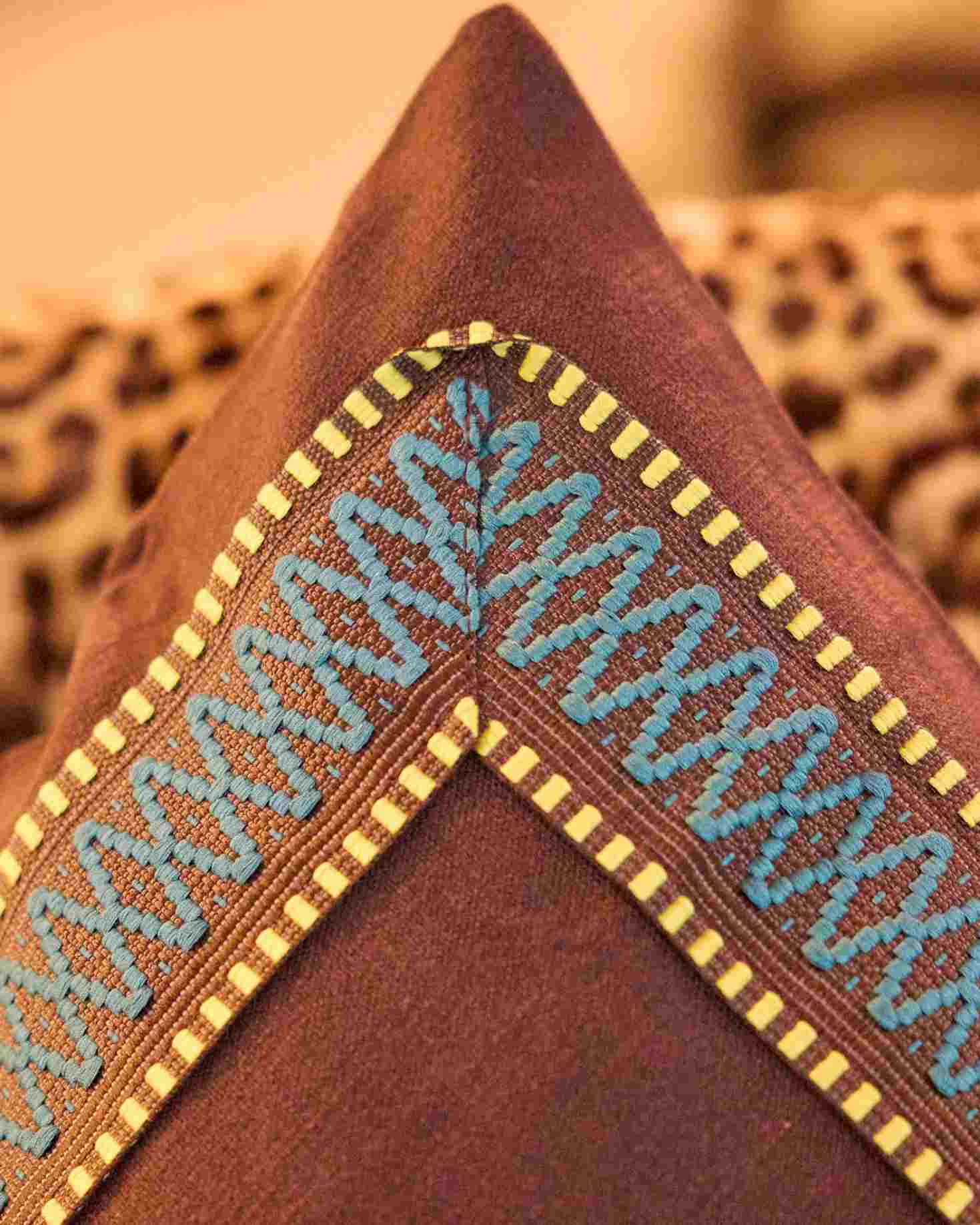 COJÍN BREZAL GRANDE (marrón)