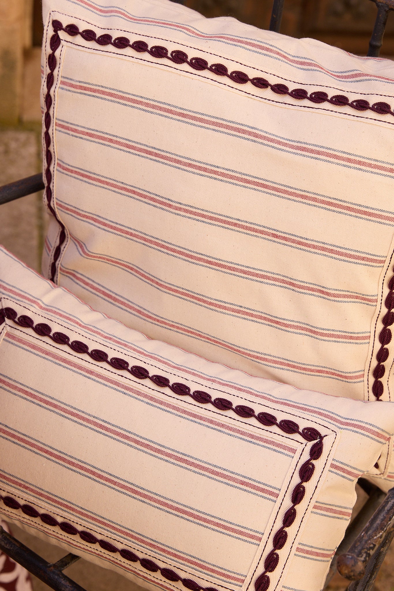 SMALL BRISA CUSHION (red)