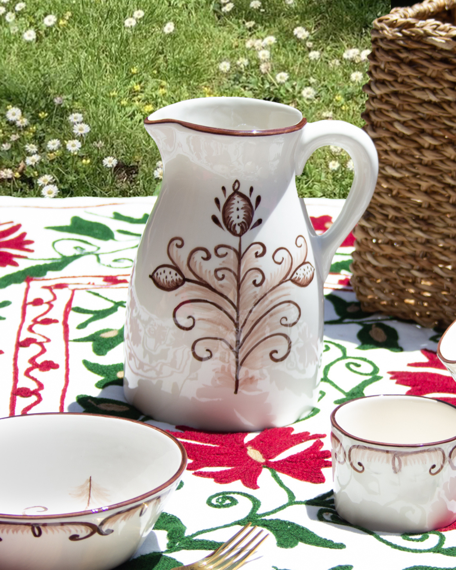 BROWN CARNATION JUG