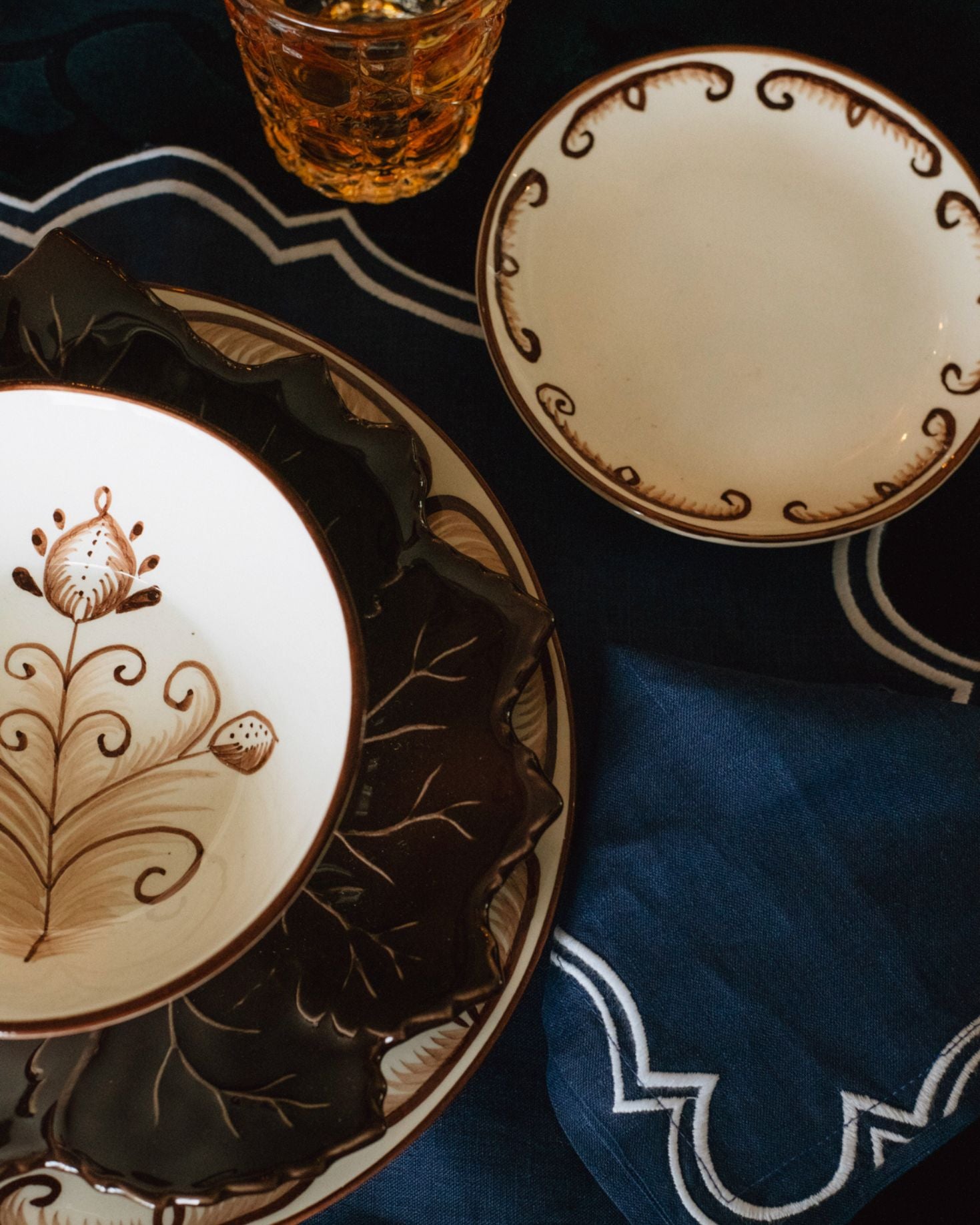 BROWN CARNATION BREAD PLATE