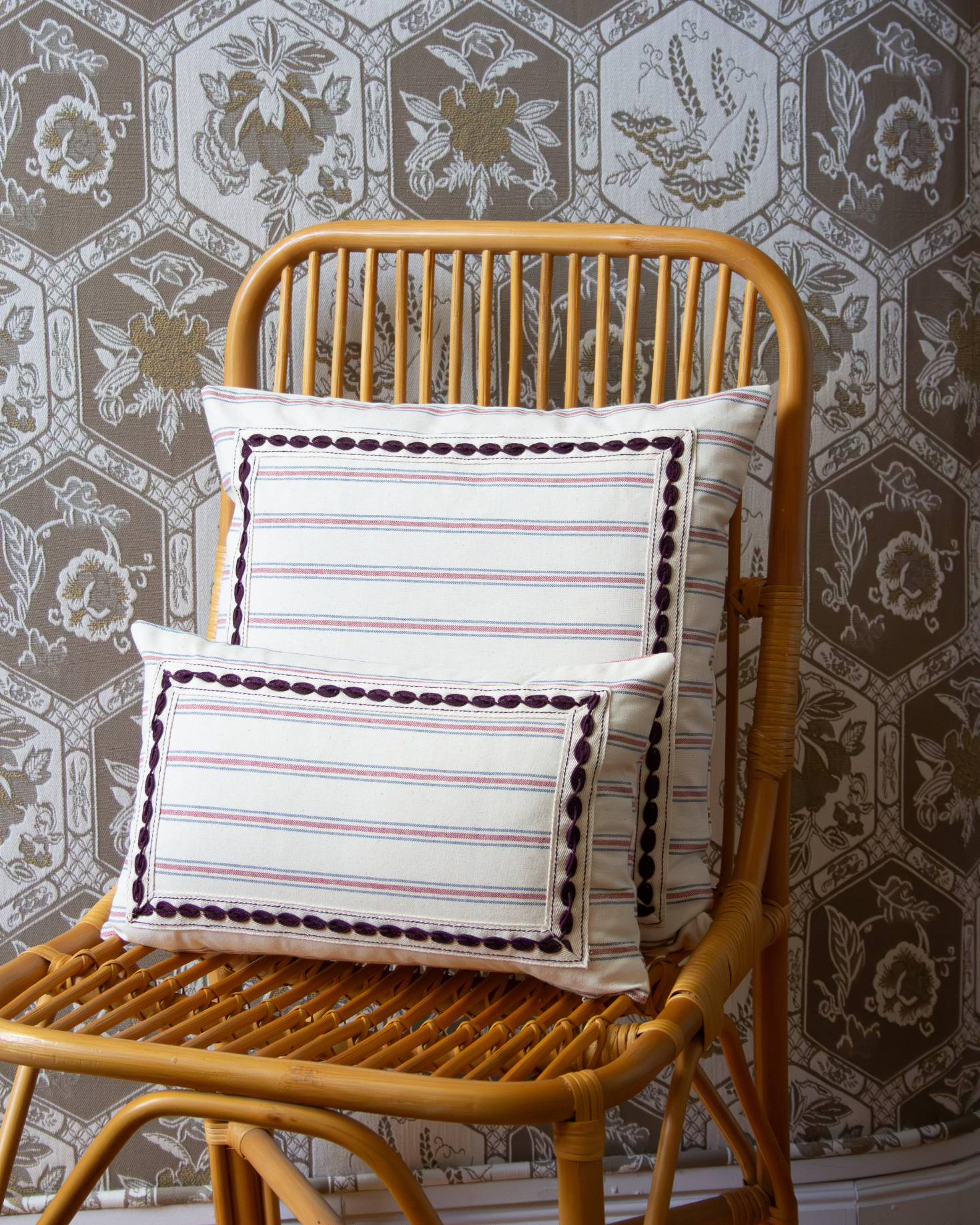 LARGE BREEZE CUSHION (red)