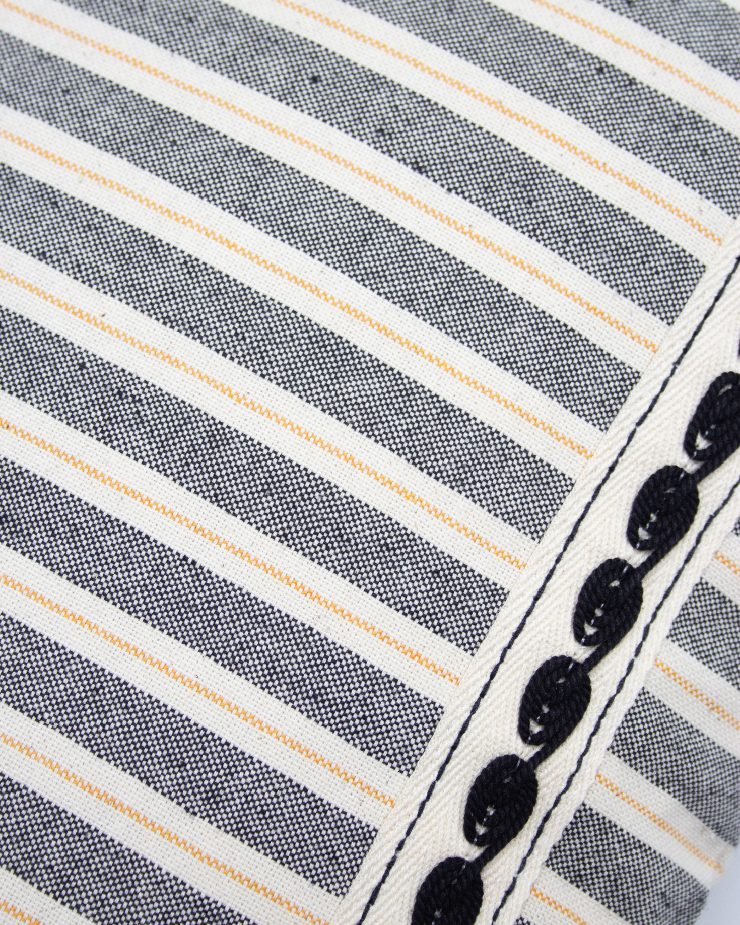 COJÍN BRISA PEQUEÑO (negro)