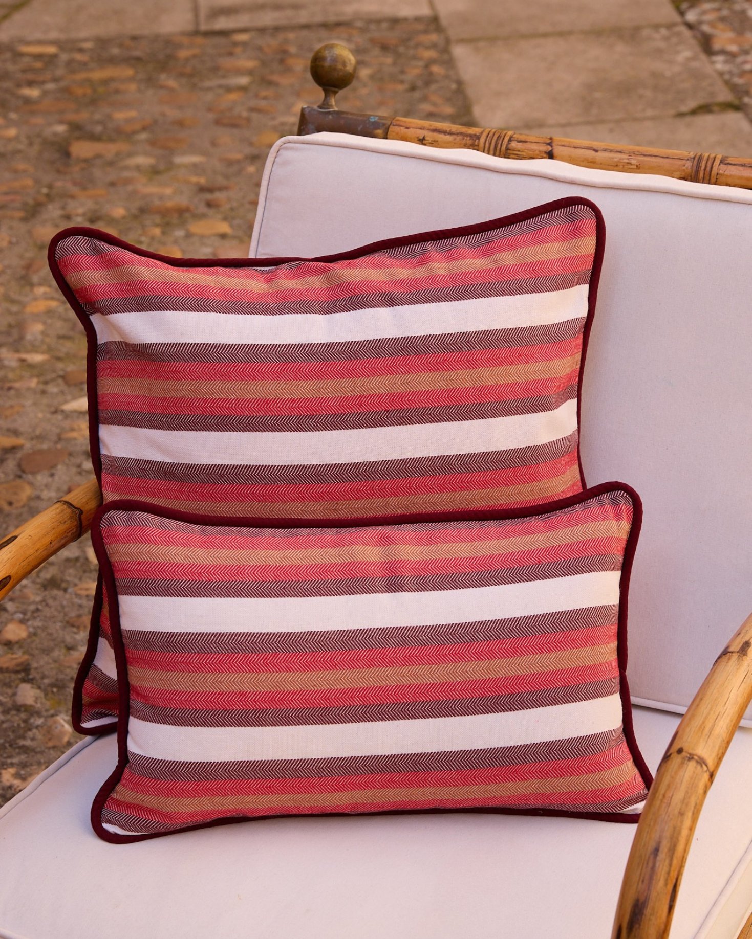 SMALL PEARL CUSHION (red)