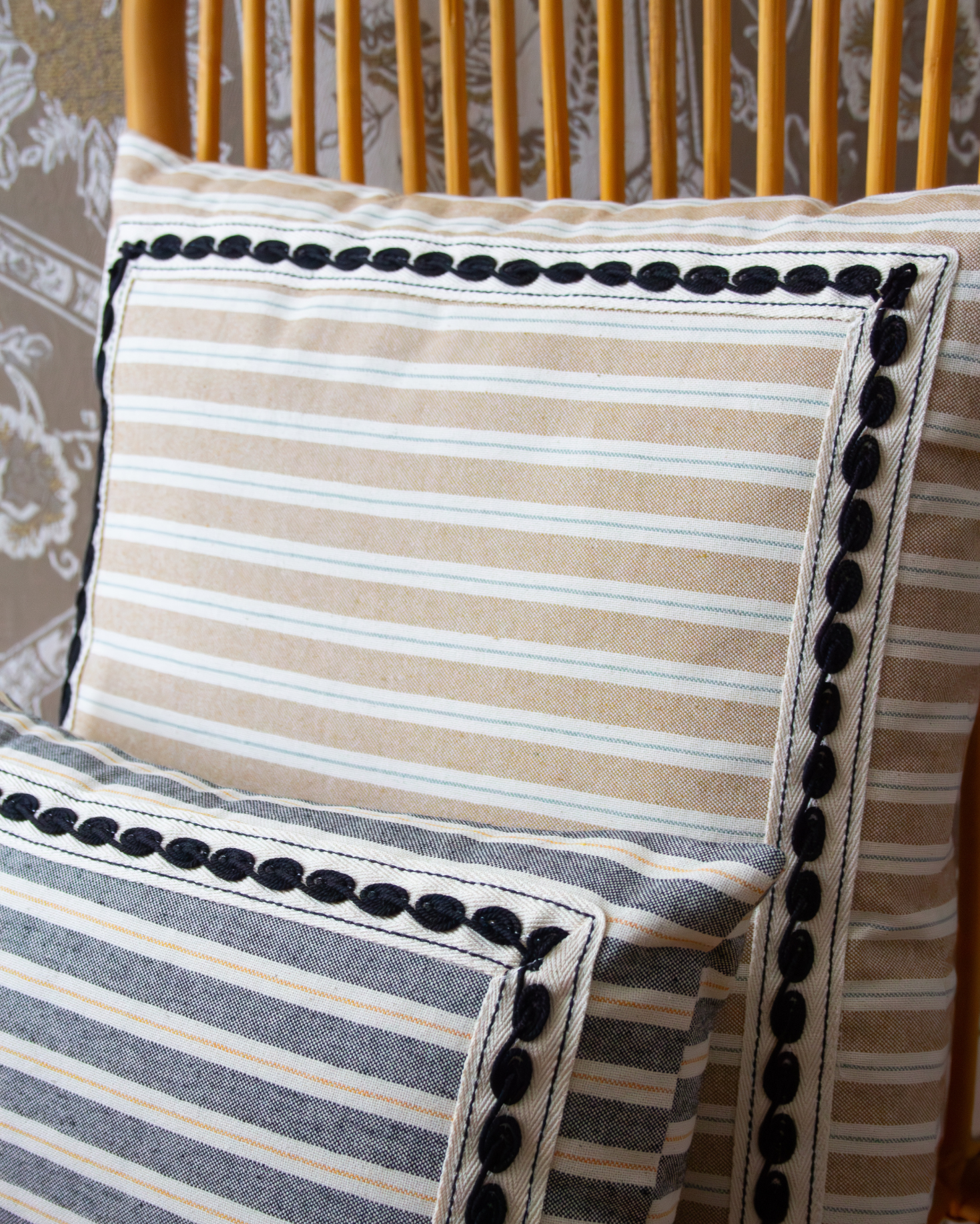 COJÍN BRISA PEQUEÑO (negro)