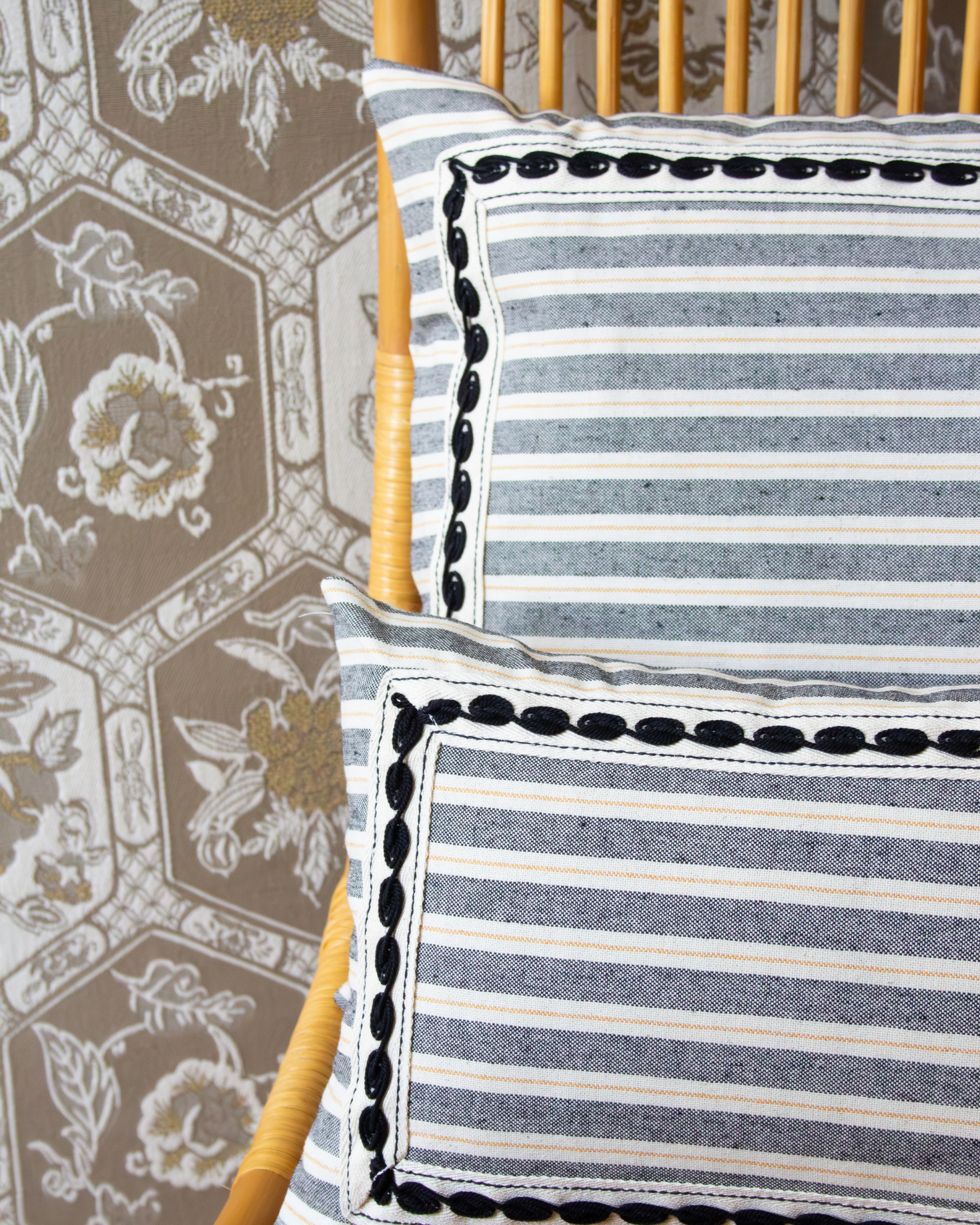 SMALL BRISA CUSHION (black)