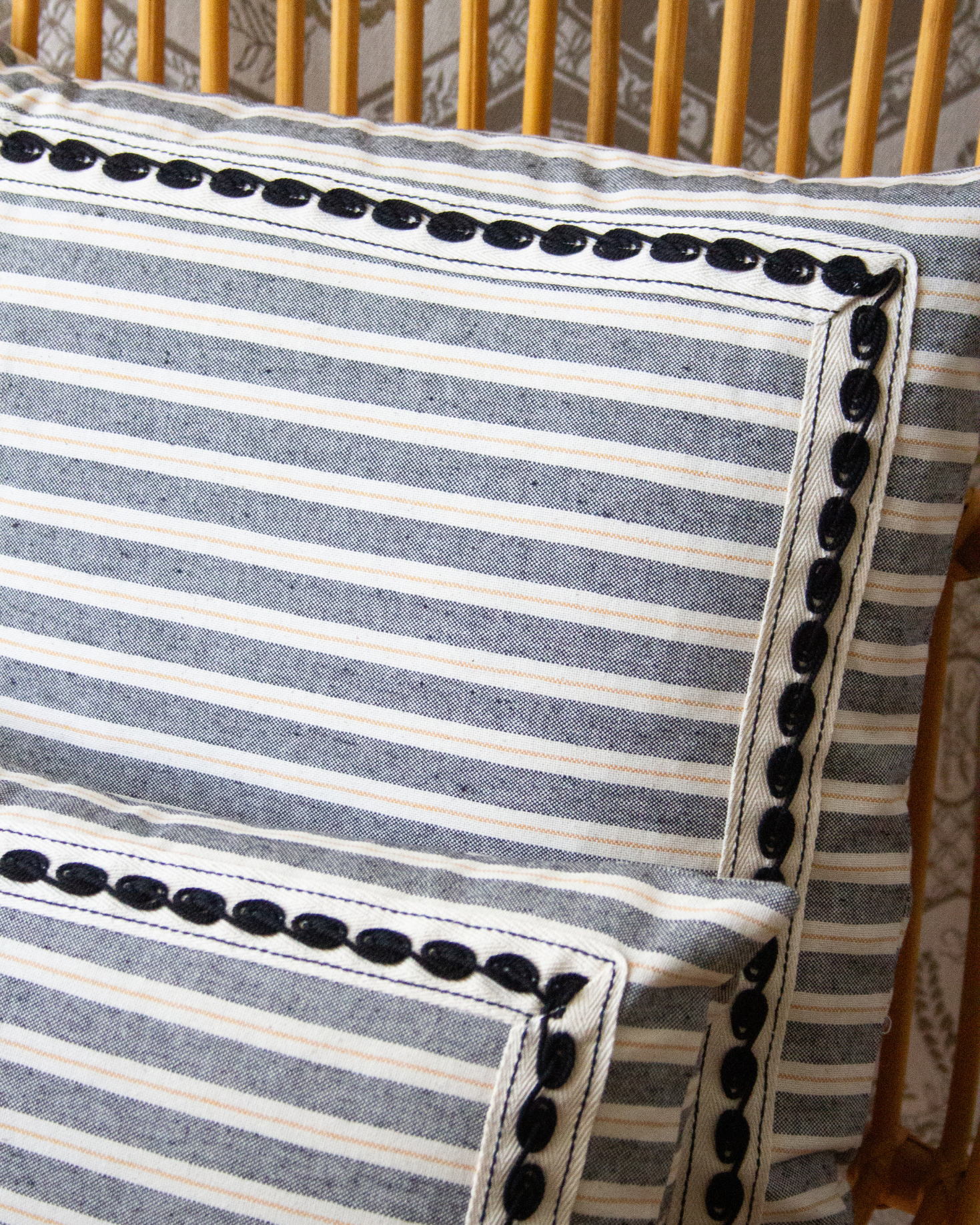 COJÍN BRISA PEQUEÑO (negro)