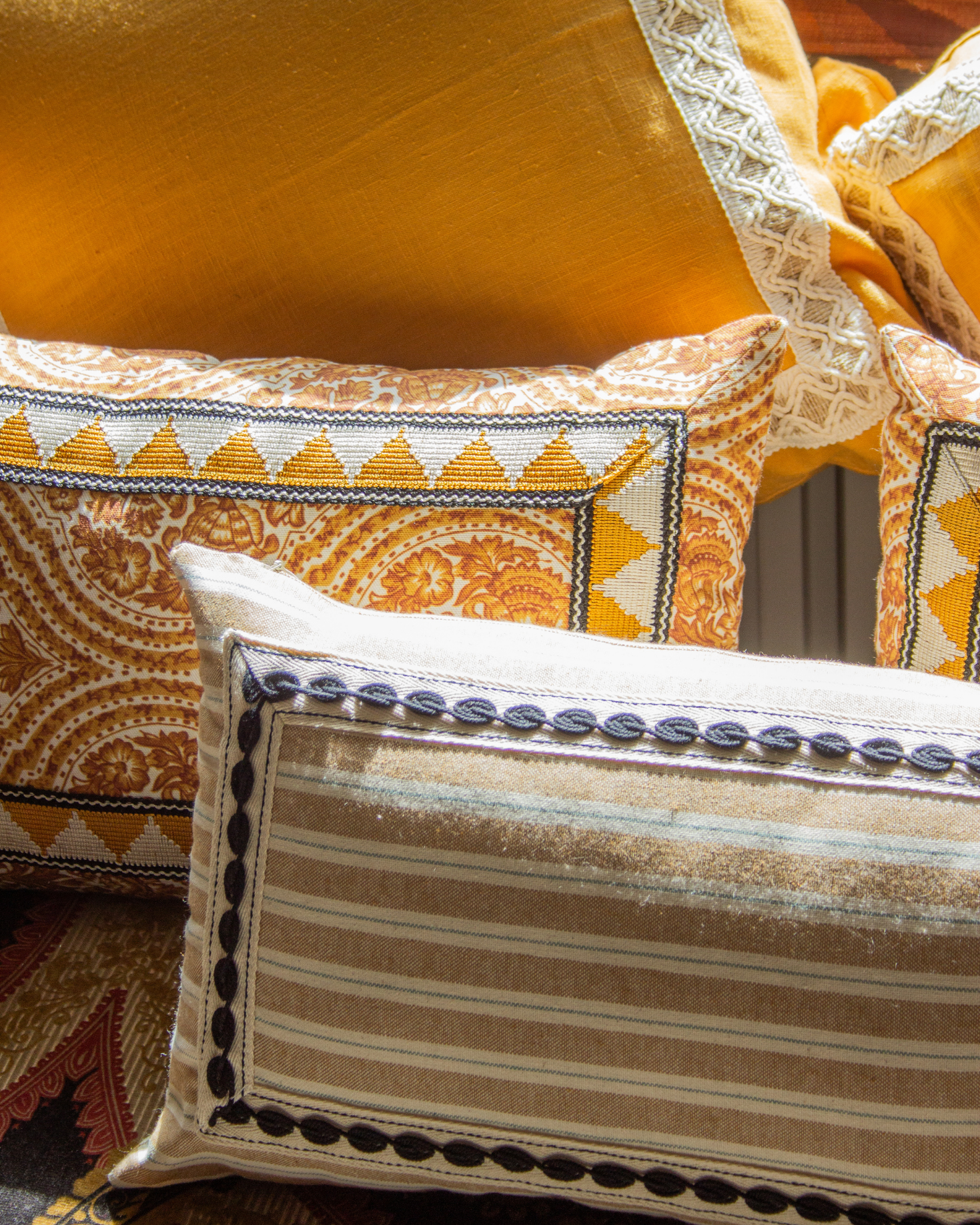 COJÍN BRISA PEQUEÑO (mostaza)