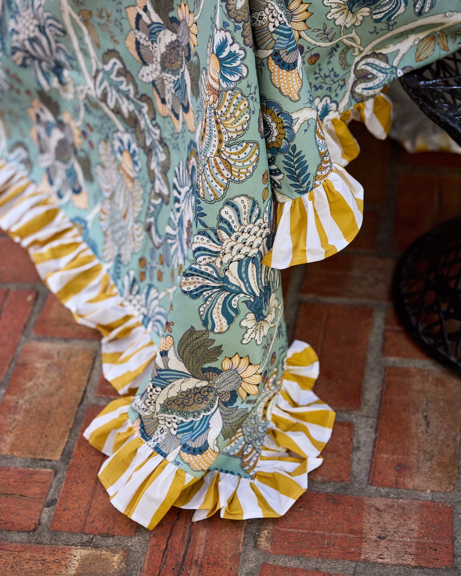 MANTEL RECTANGULAR BEGONIA (azul y amarillo)