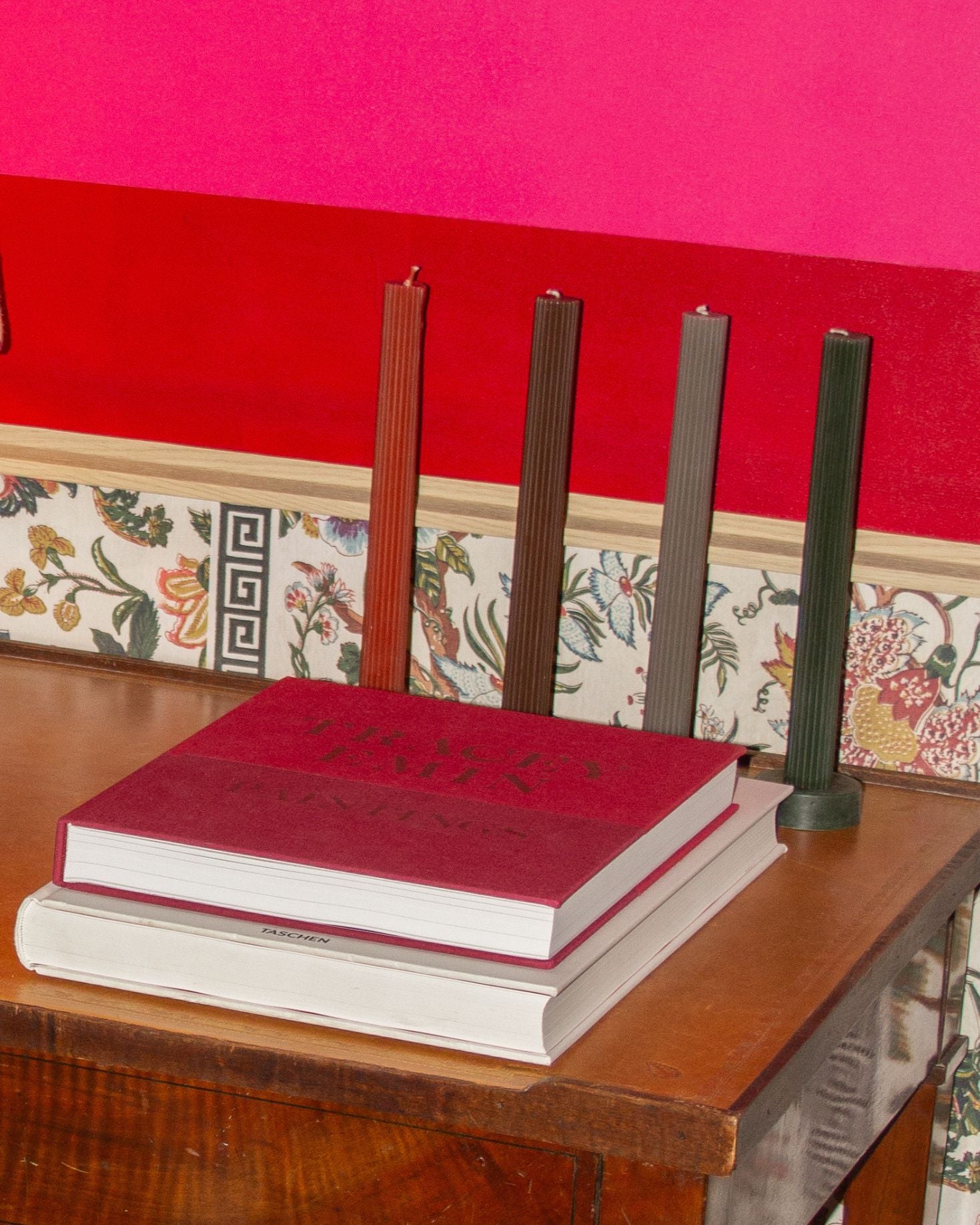 IQHOME LOGO CANDELABRA CANDLES