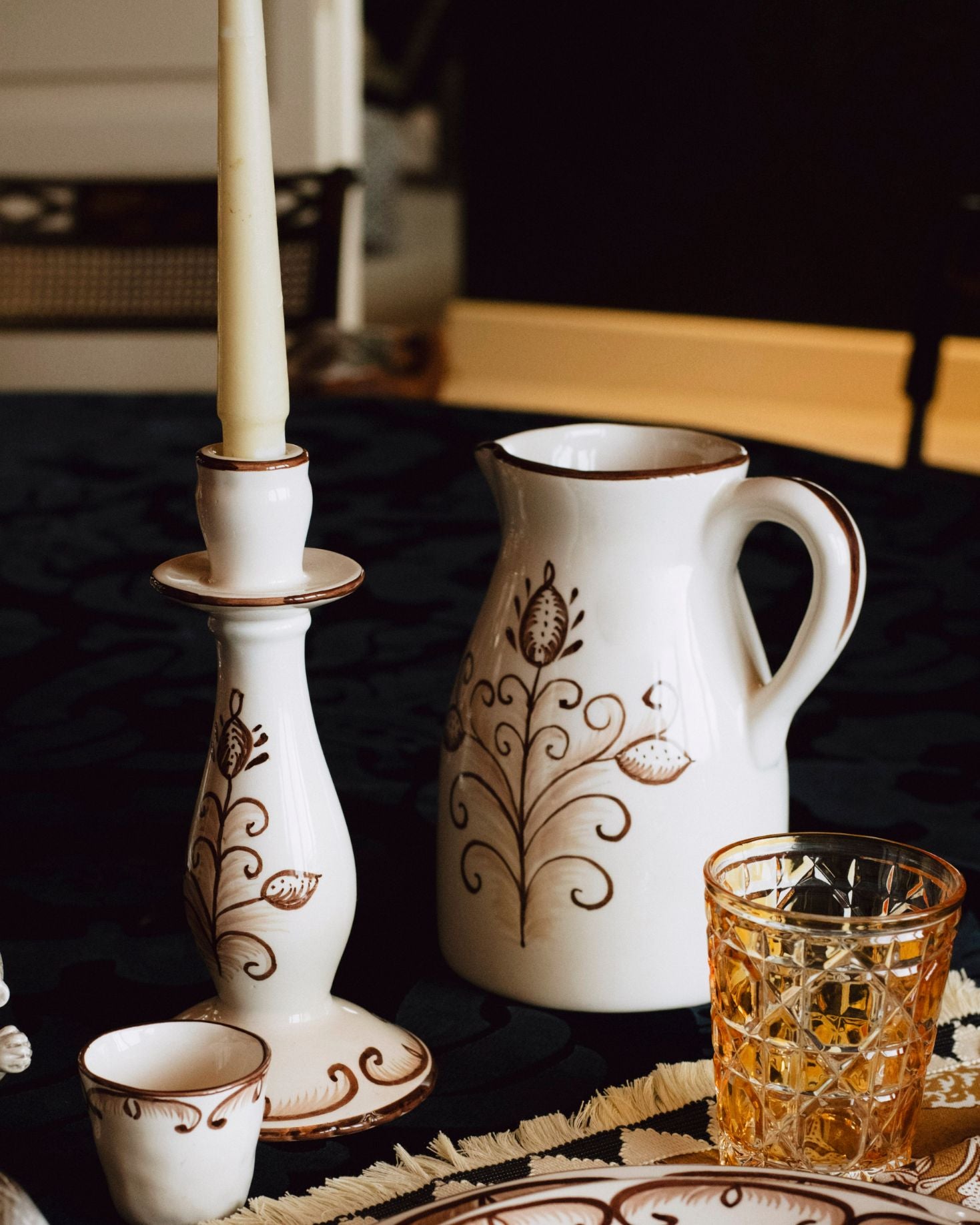 BROWN CARNATION JUG
