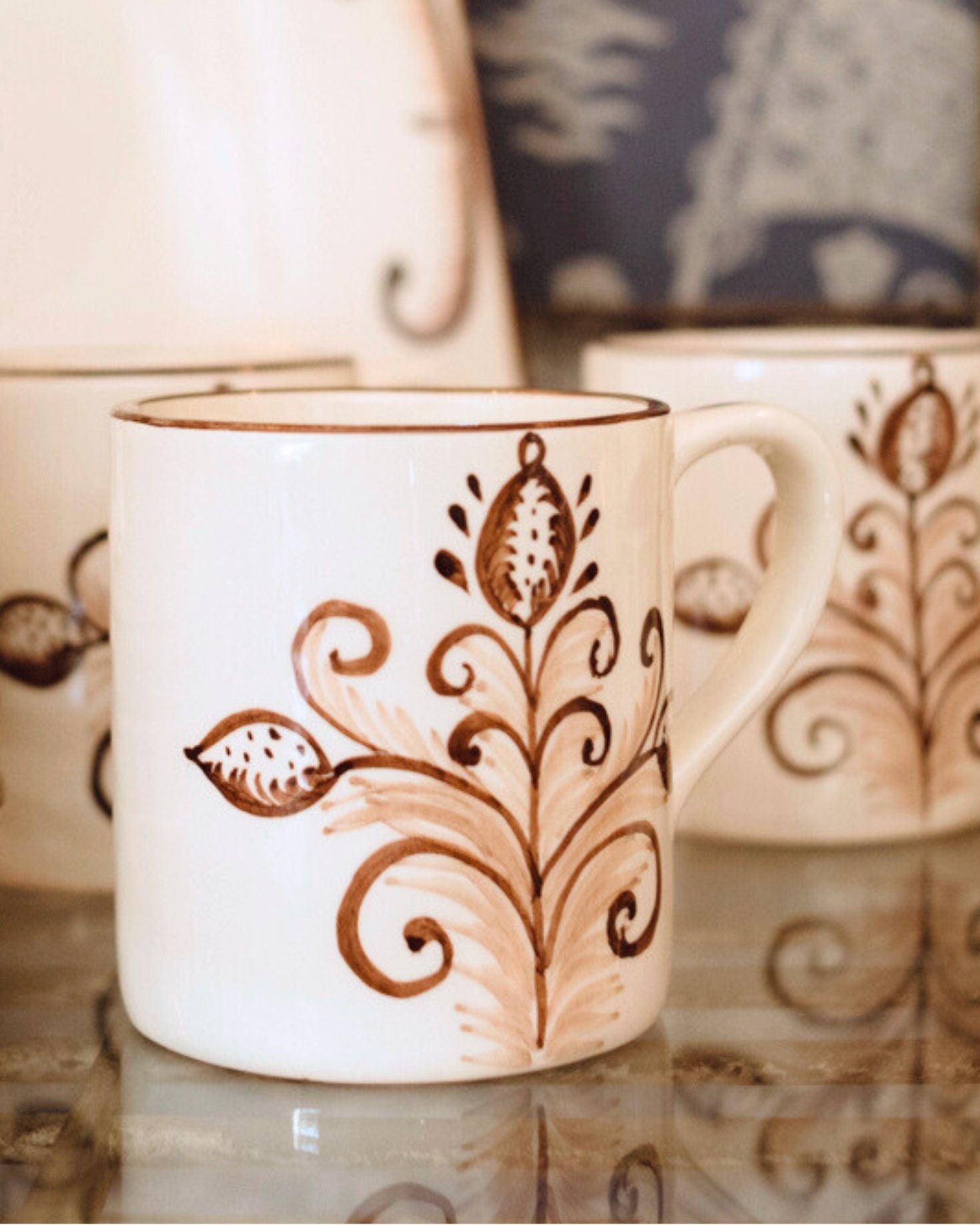 BROWN CARNATION MUG