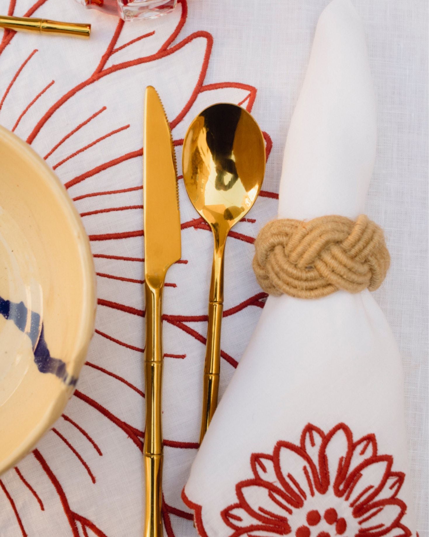 JUTE BRAIDED KNOT NAPKIN HOLDER