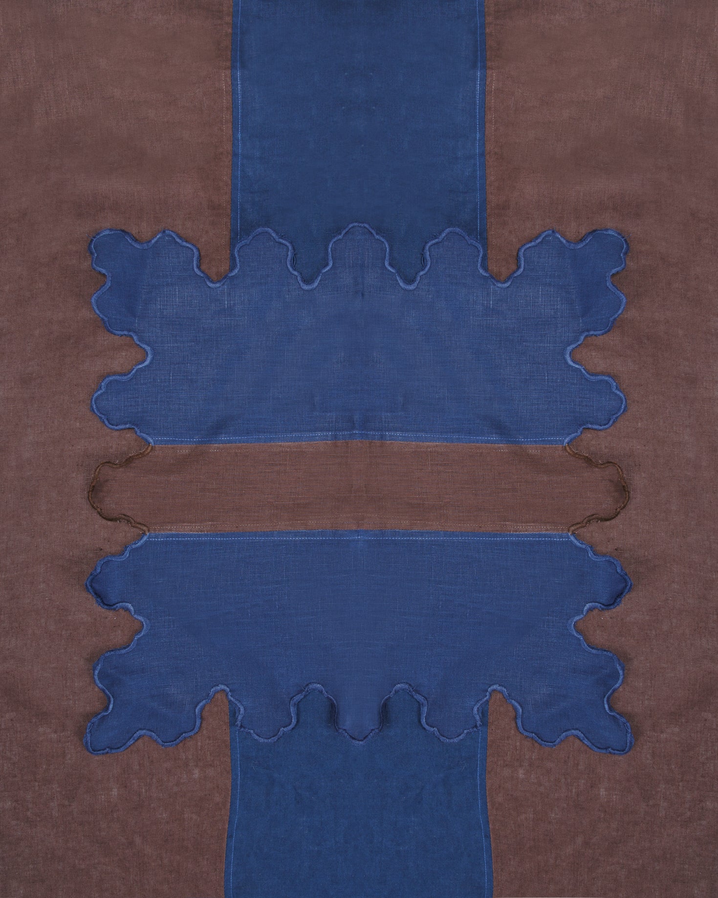 BLUE AND BROWN TABLECLOTH AND INDIVIDUAL SET