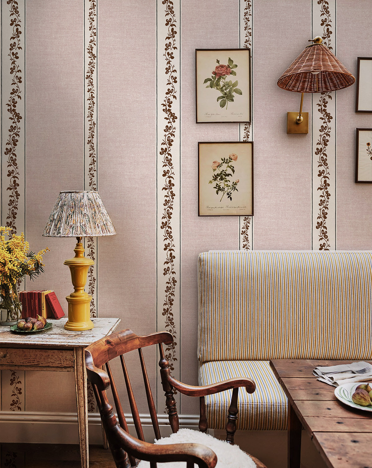 SOFIA PINK WALLPAPER (5m2 roll)