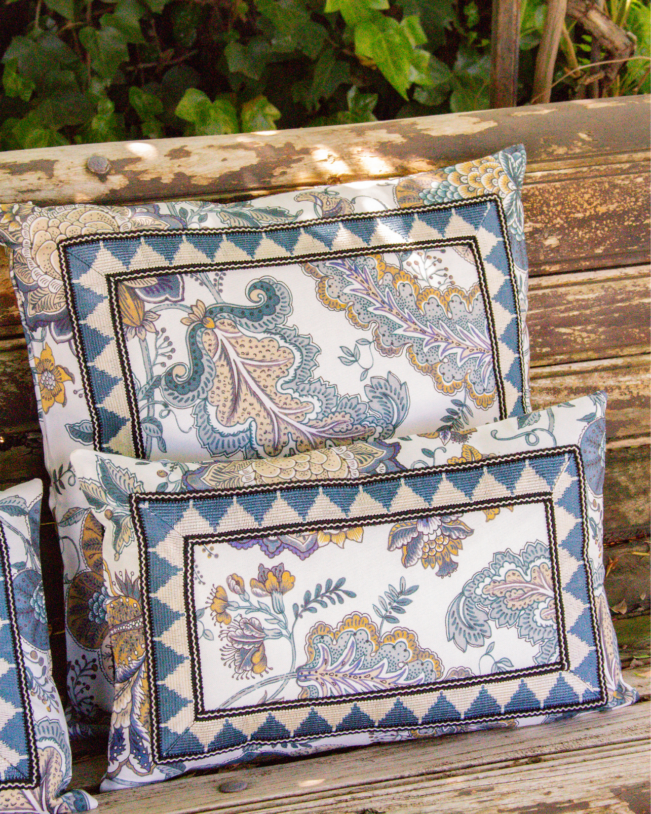 GARDENIA LARGE CUSHION (Blue)