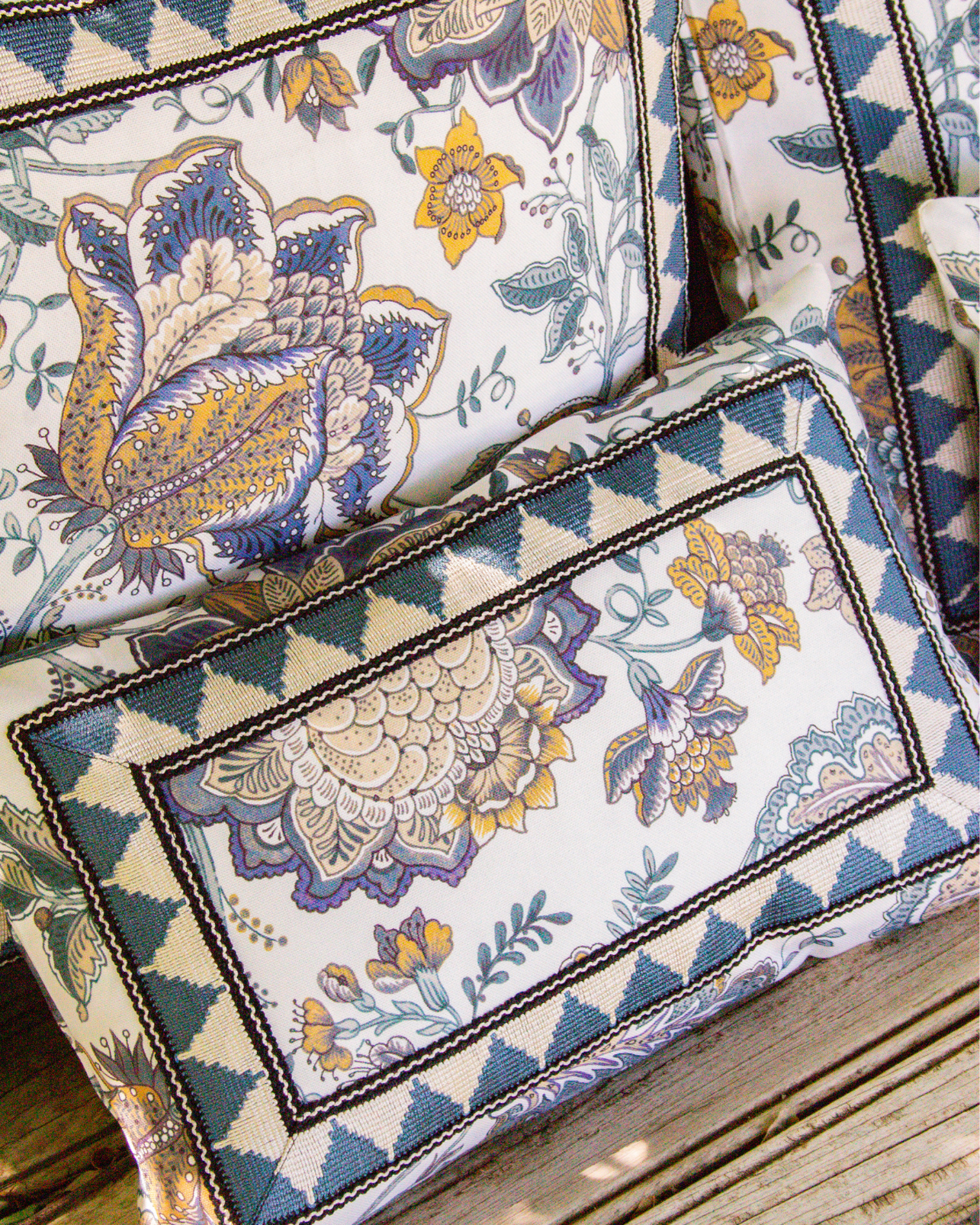 GARDENIA LARGE CUSHION (Blue)