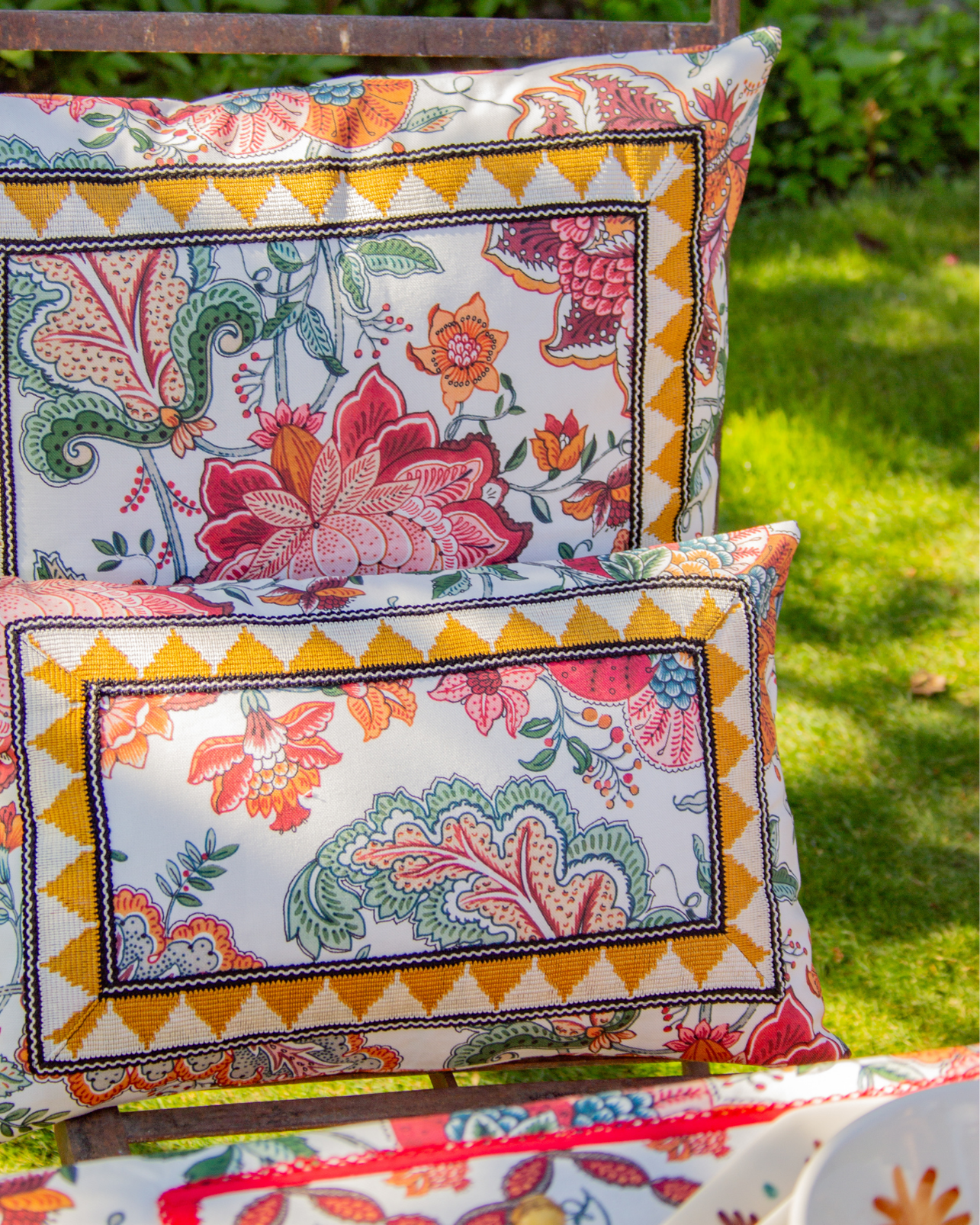 GARDENIA SMALL CUSHION (Pink)