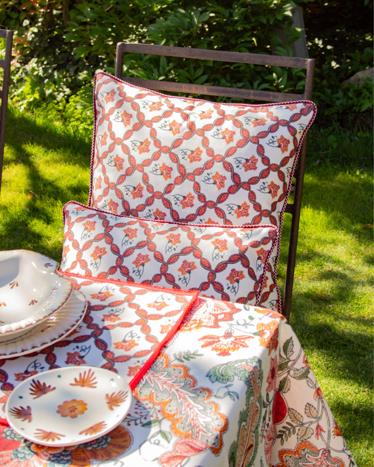 GARDENIA TRIAGE SMALL CUSHION (Pink)