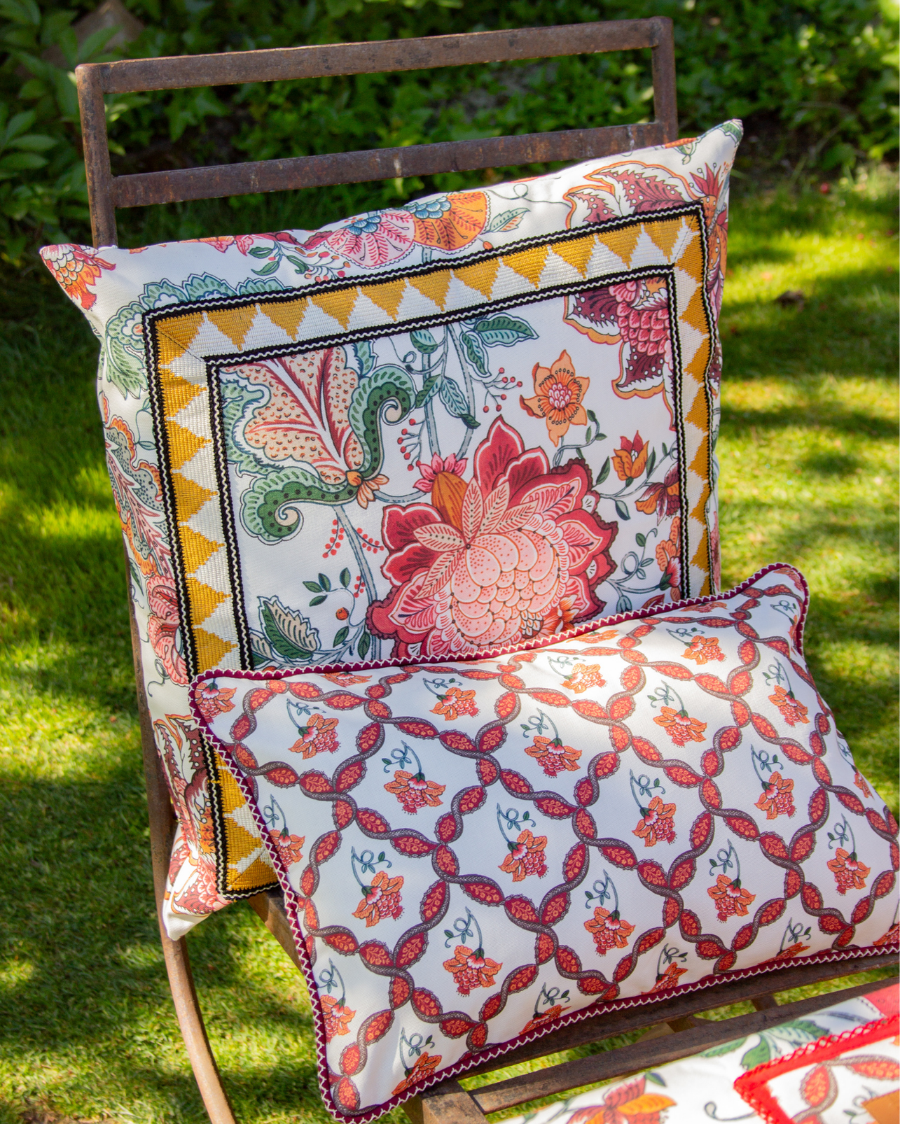 GARDENIA CUSHION LARGE (Pink)