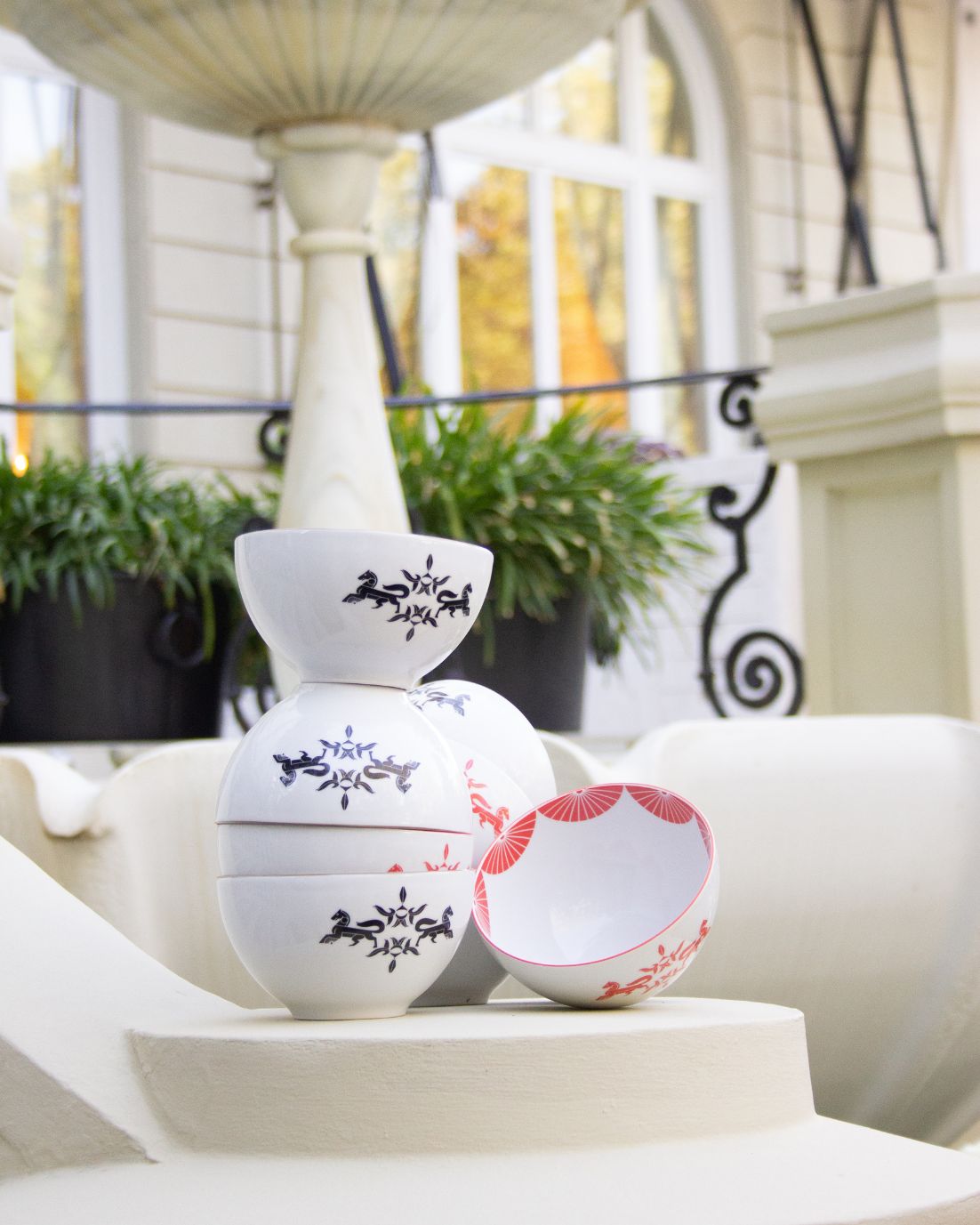BLACK EQUESTRIAN BOWL