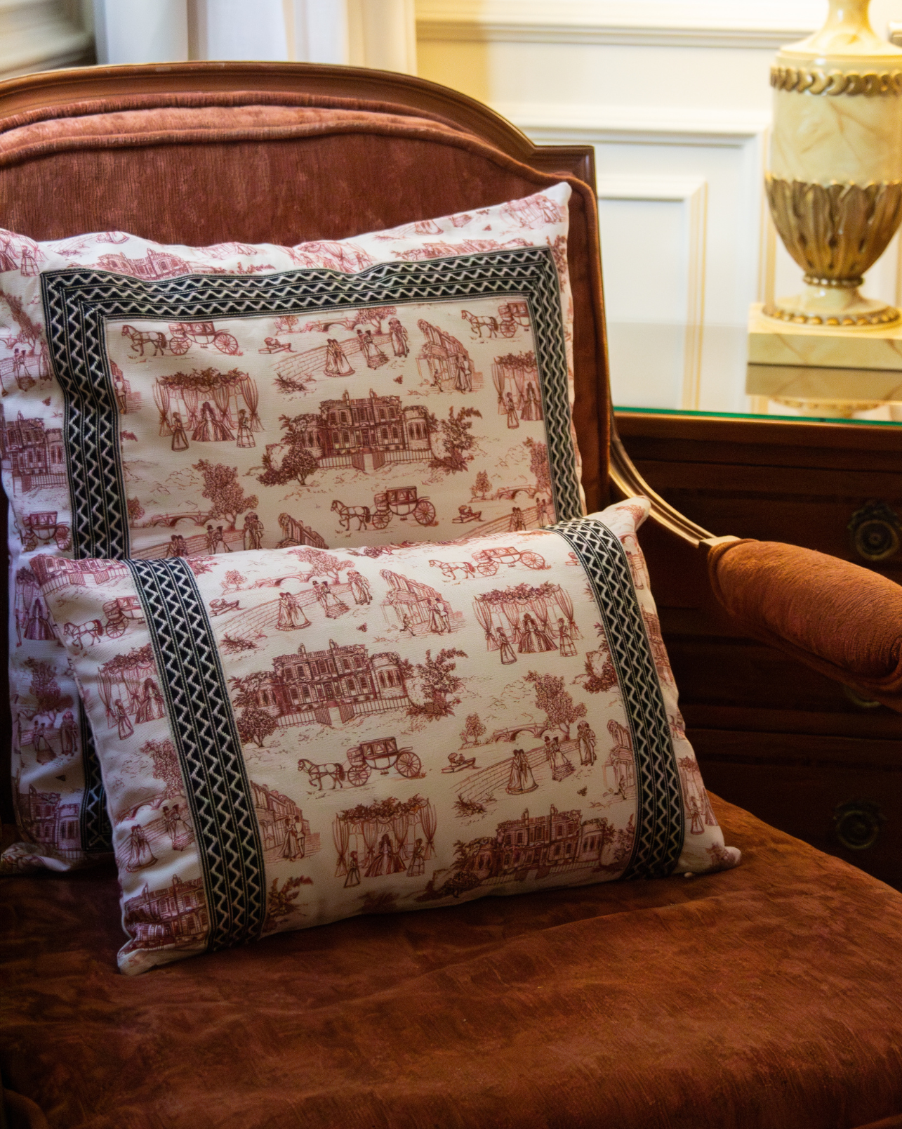 COJÍN GRANDE ROSES COURT