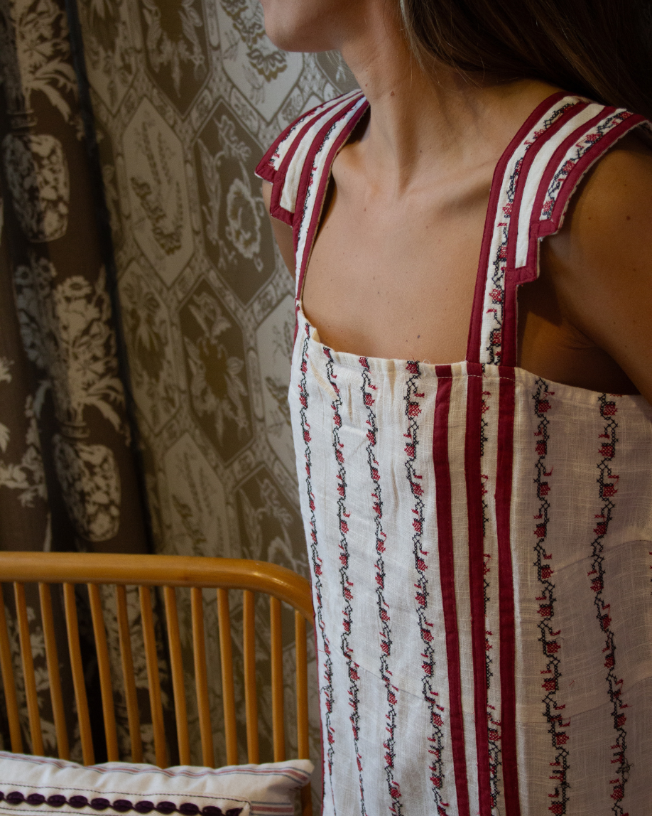 CASTLE NIGHTGOWN (burgundy)