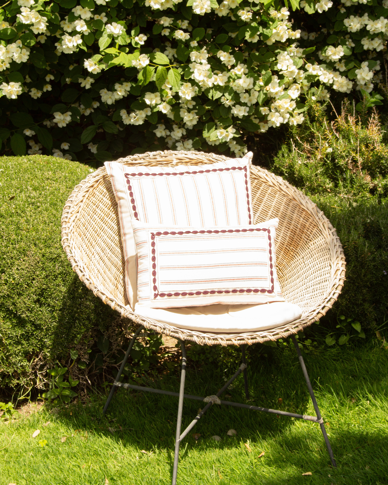 LARGE BREEZE CUSHION (red)
