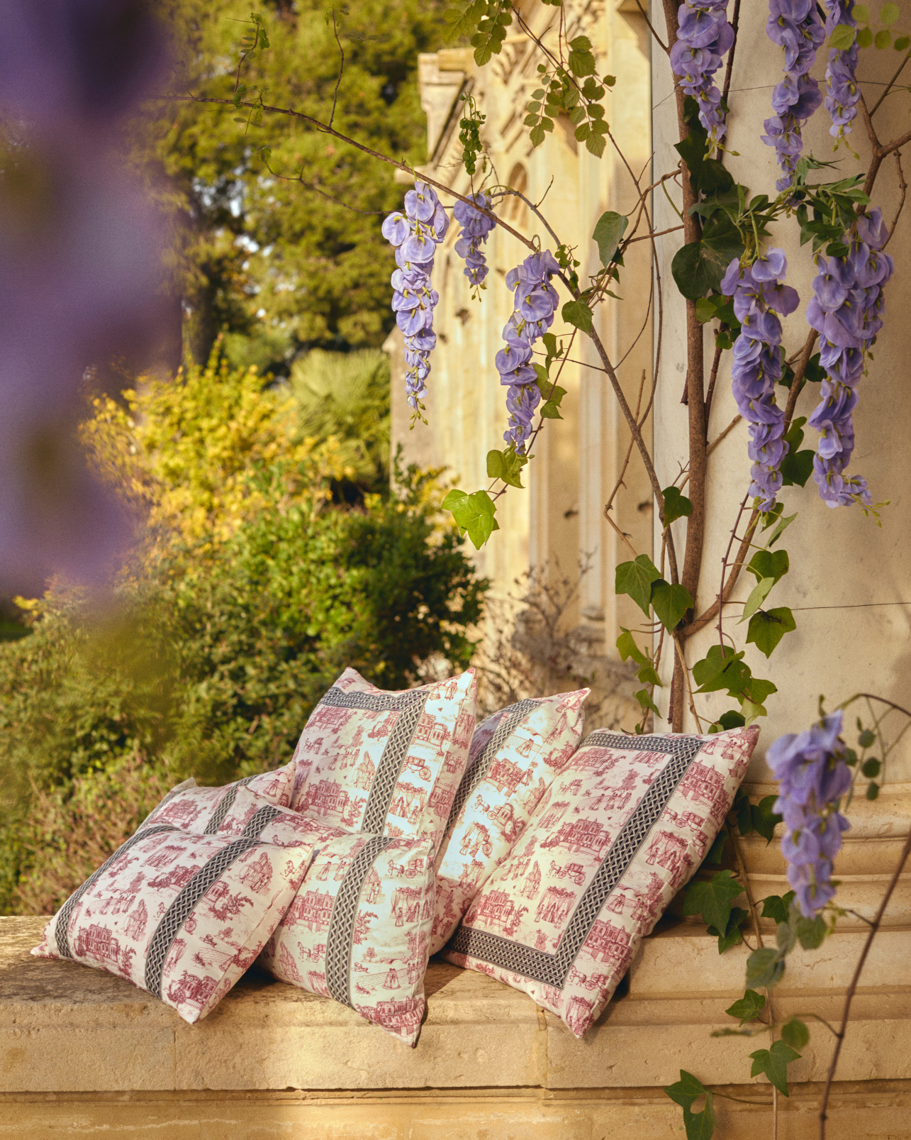 COJÍN GRANDE ROSES COURT