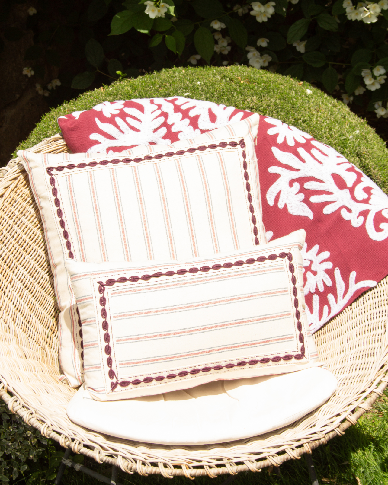 LARGE BREEZE CUSHION (red)