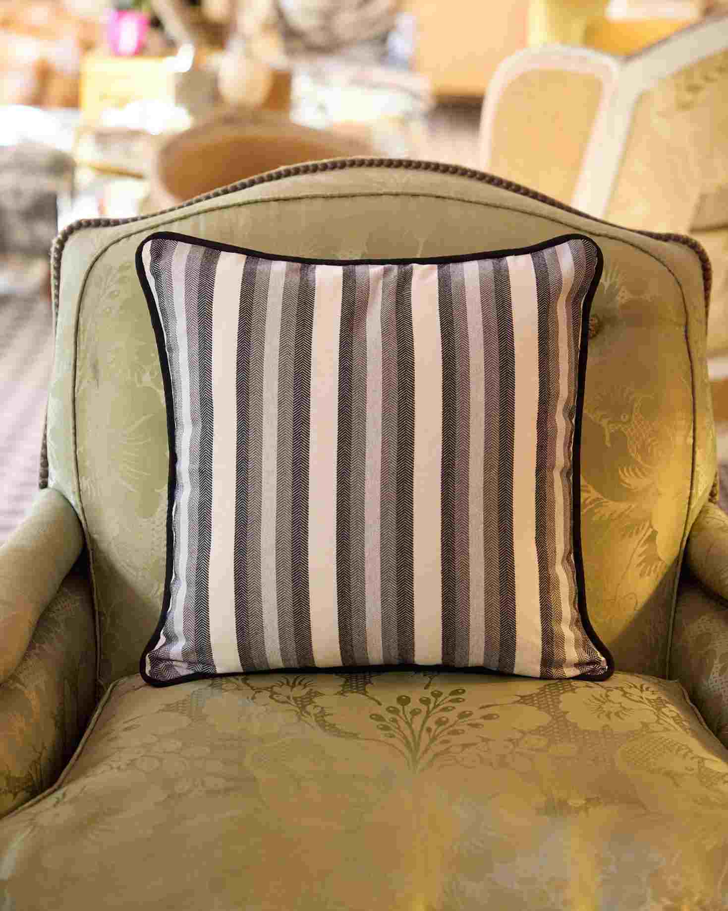 COJÍN BRECA GRANDE (negro)