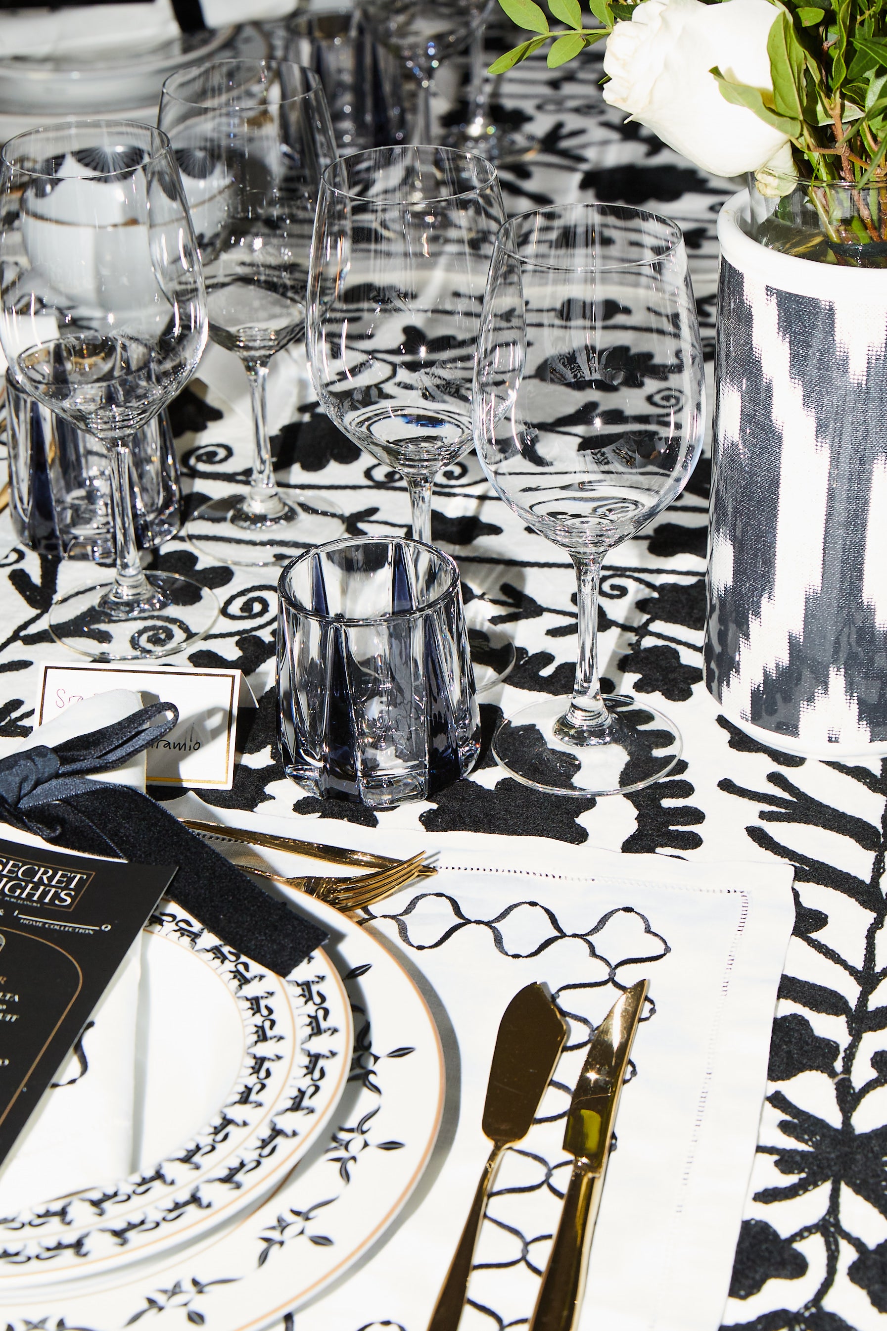 SET OF 6 BLACK GLASS GLASSES 