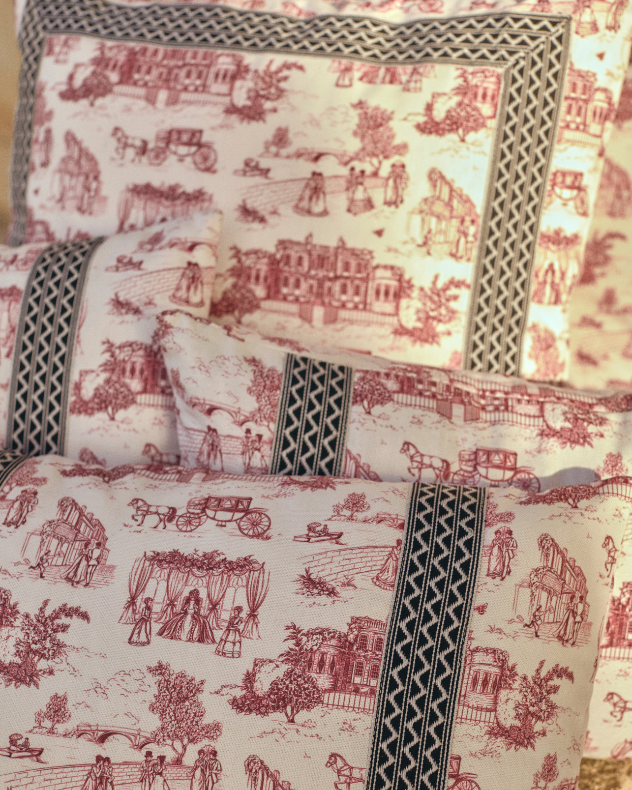 COJÍN GRANDE ROSES COURT