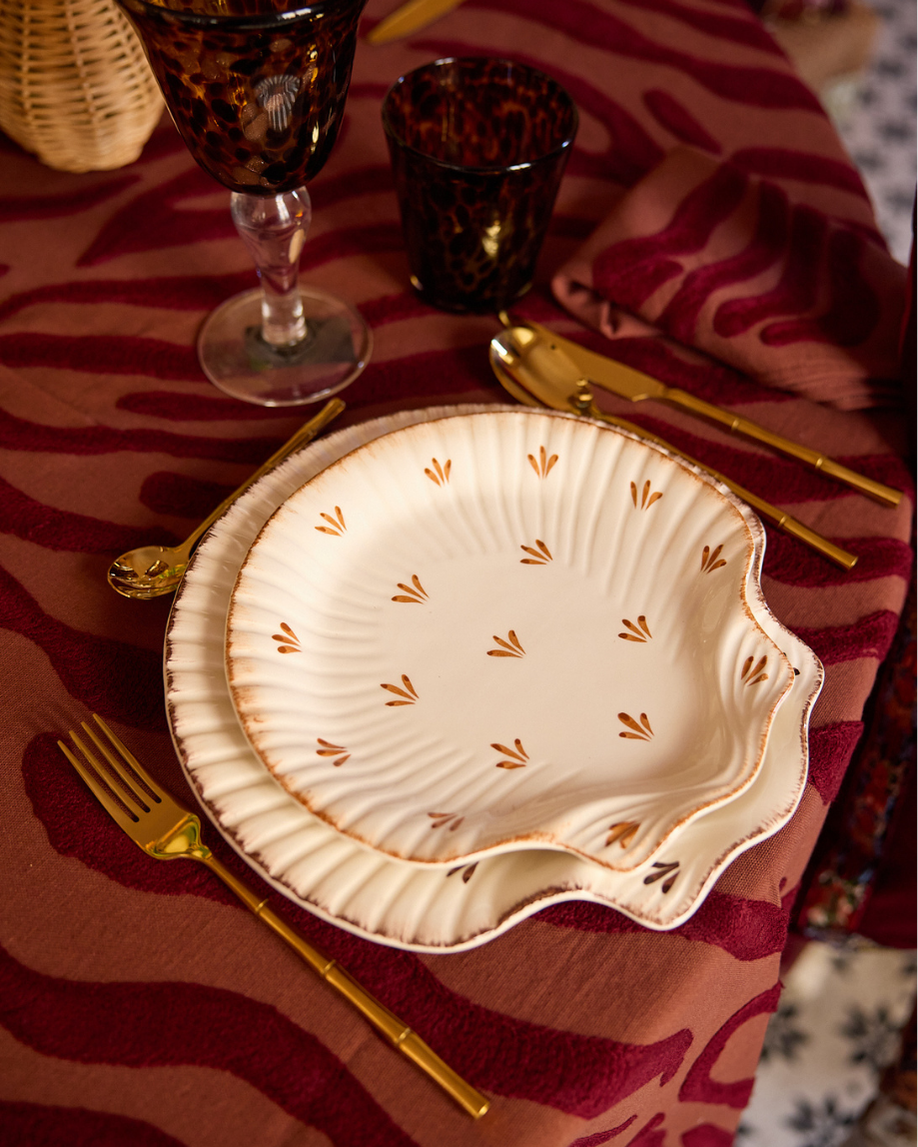 PLATO LLANO CONCHA (marrón)