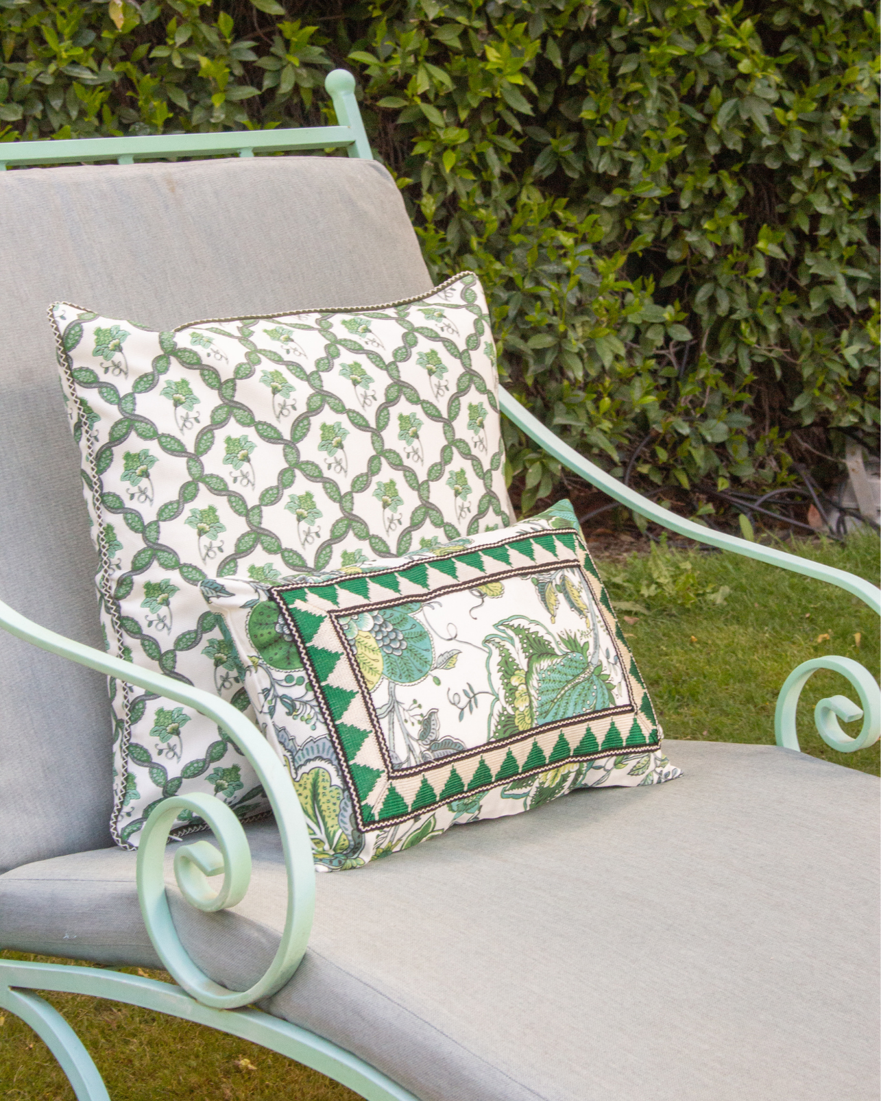 LARGE GARDENIA TRIAGE CUSHION (green)
