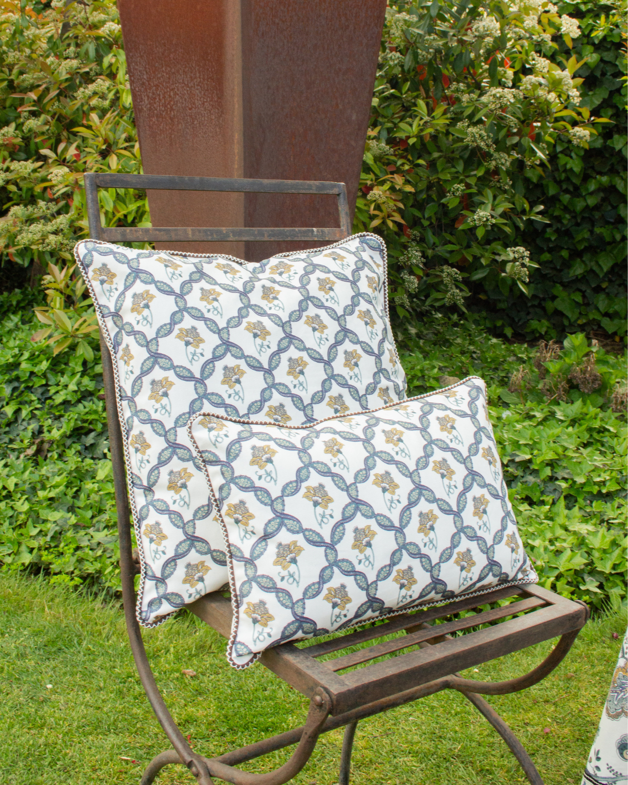 LARGE GARDENIA TRIAGE CUSHION (Blue)