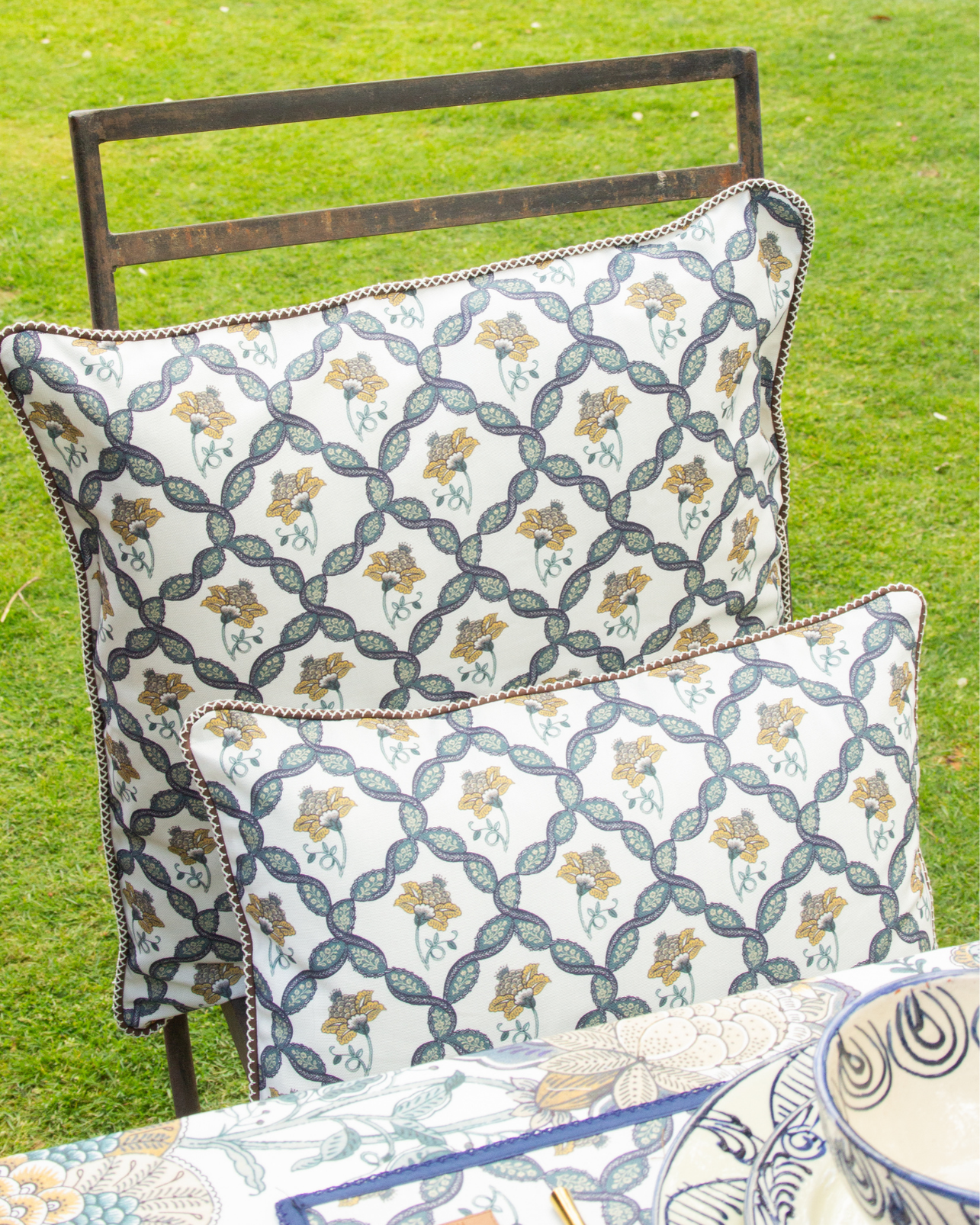 GARDENIA TRIAGE CUSHION SMALL (Blue)