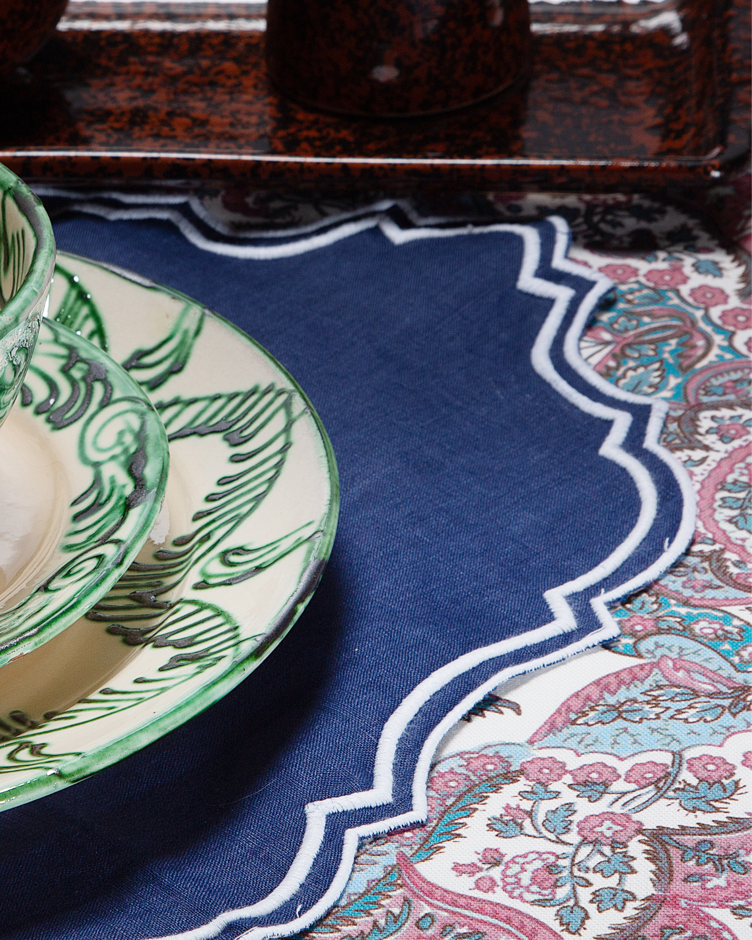 INDIVIDUAL AND BLUE NAPKIN WITH WHITE TRIM