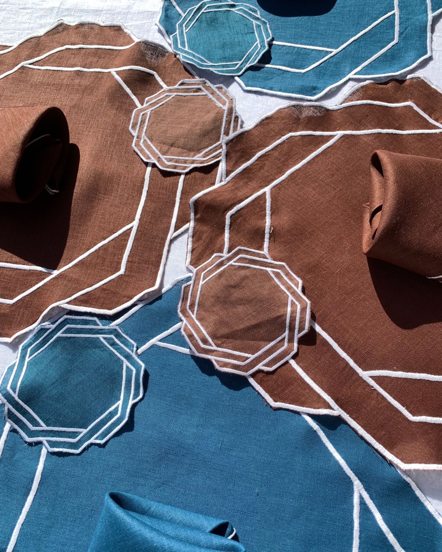 BALUSTER PLACEMAT and NAPKIN (blue)